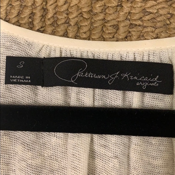 Too small - Picture 3 of 4